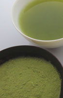 画像: 有機栽培の粉末煎茶。これからの季節には冷茶で！